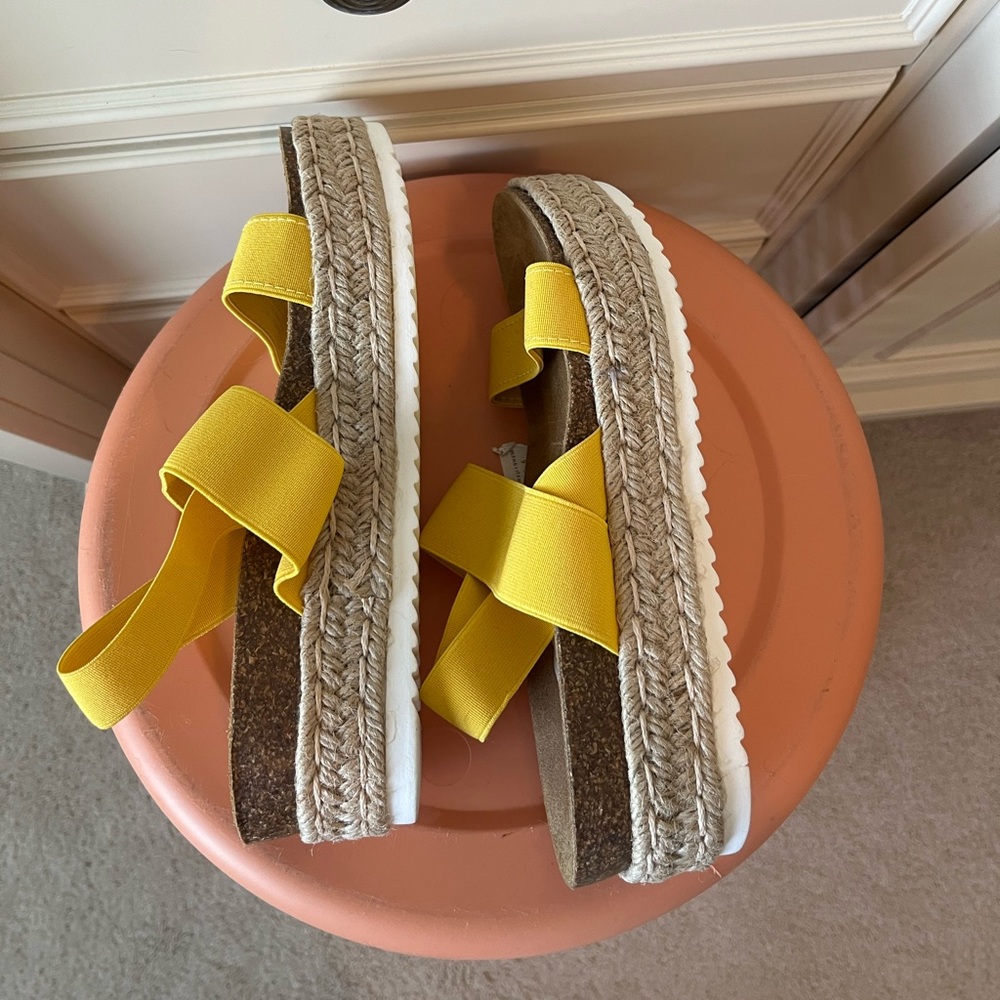 Steve Madden yellow kimmie sandal, NWOT, size 8 - Picture 2 of 5